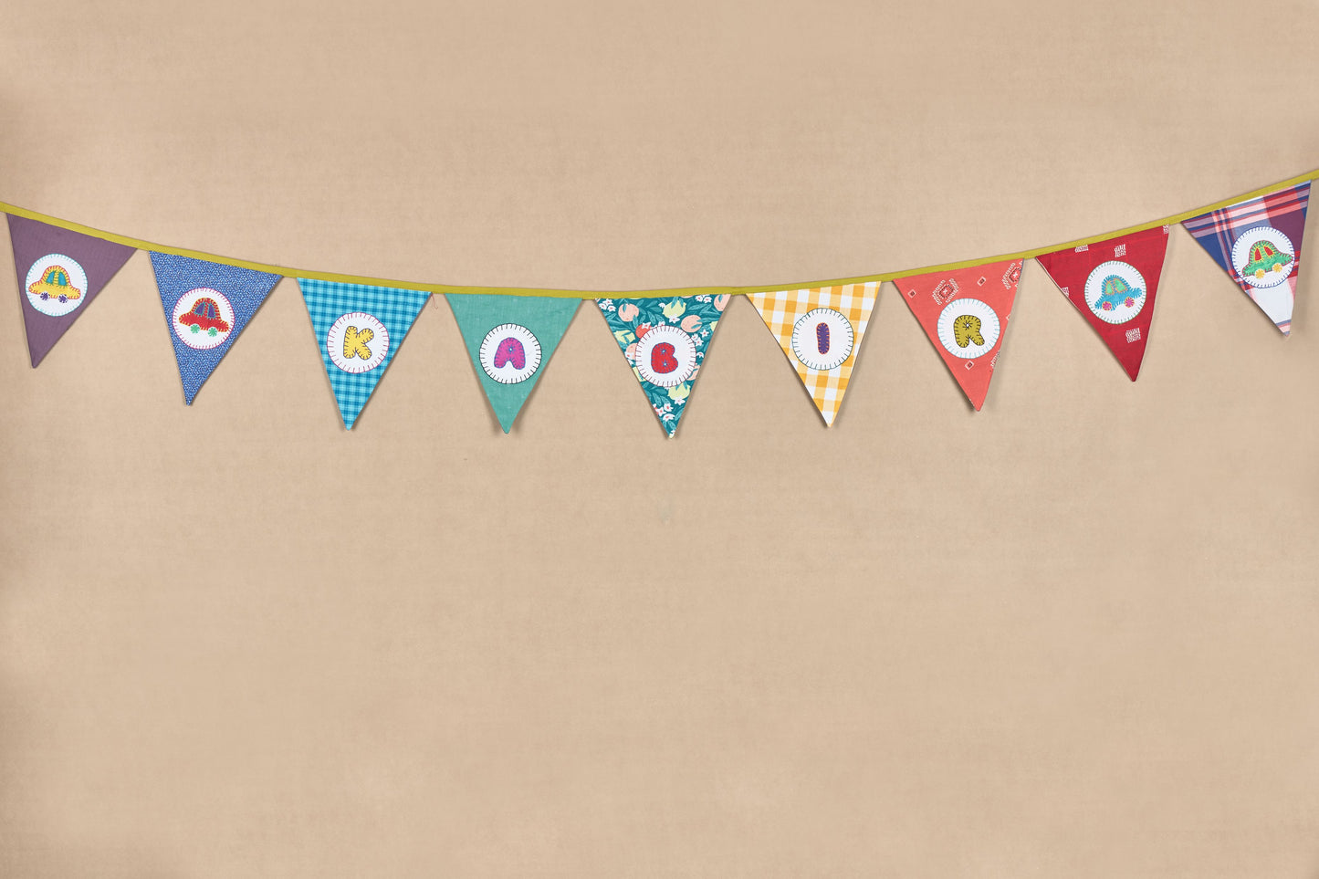 Personalized Name Banner with Cars Motifs (Triangle Flag)